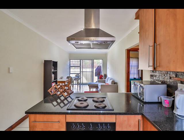 2 BEDROOM TOWNHOUSE RENTED IN WALMER HEIGHTS